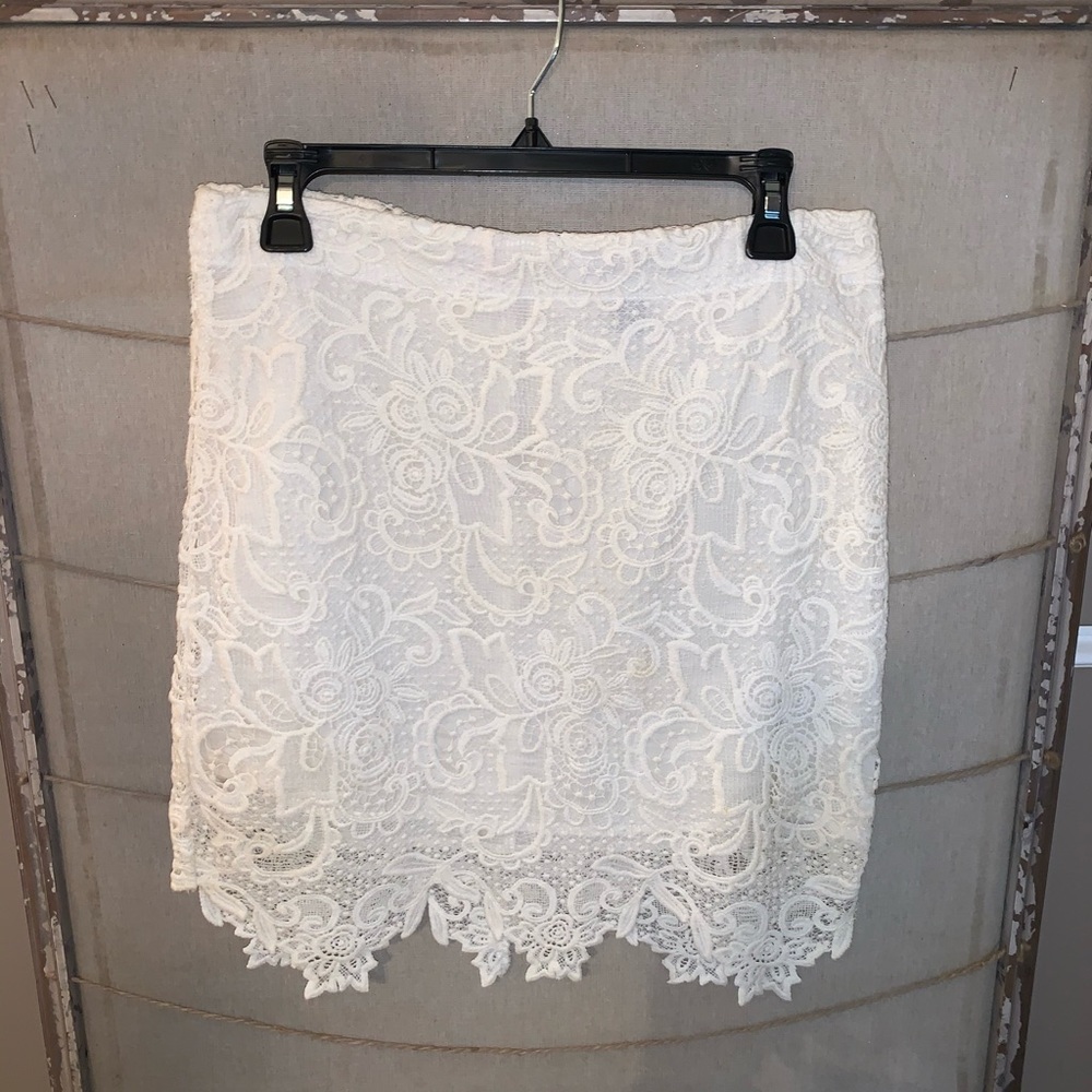 Forever 21 White Lace Floral Skirt - Large